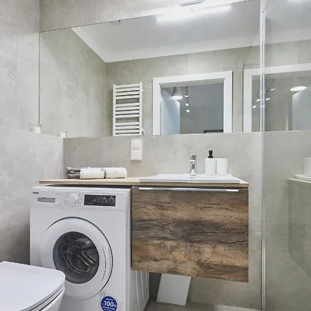 - Seaside Garden Apartment *