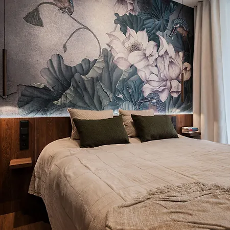 - Seaside Garden Apartment