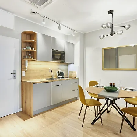 - Seaside Garden Apartment *